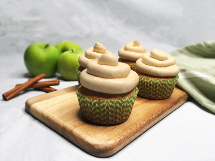 cinnamon-apple-filled-cupcakes