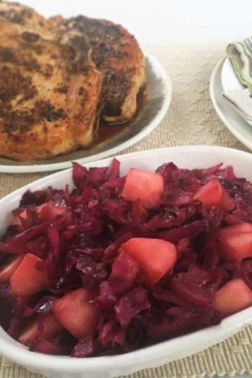 red-cabbage-with-apples